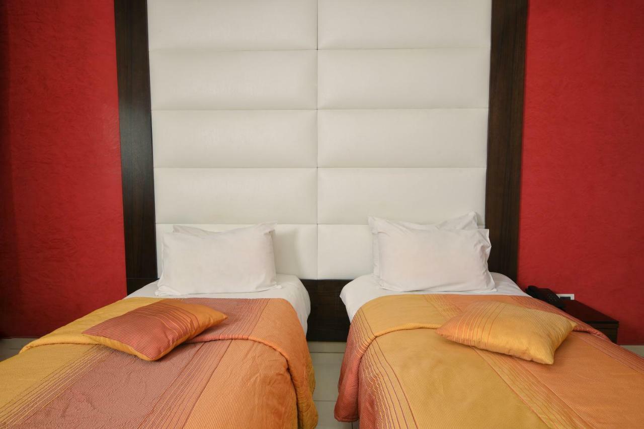 Hollywood Inn Boutique Hotel จูนิเย ภายนอก รูปภาพ